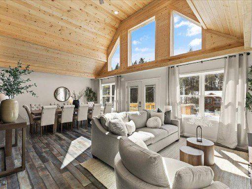 Driftwood Lodge living area